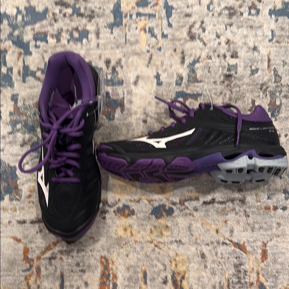 Mizuno Women's Wave Lightning Z4 Volleyball Shoes 7.5 7 1/2